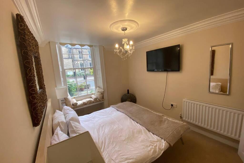 Central Spacious City Apartment Durham Bagian luar foto