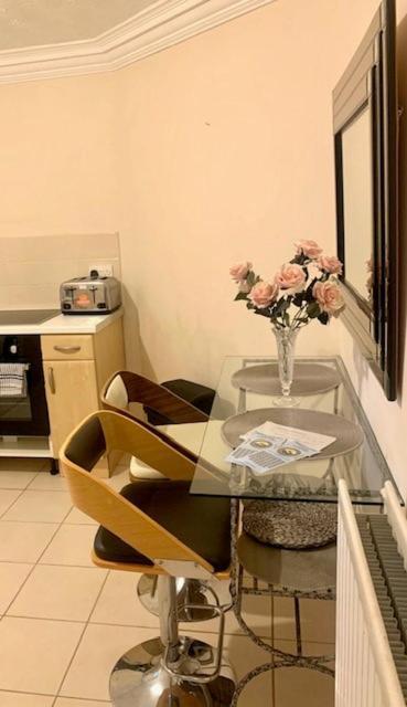 Central Spacious City Apartment Durham Bagian luar foto