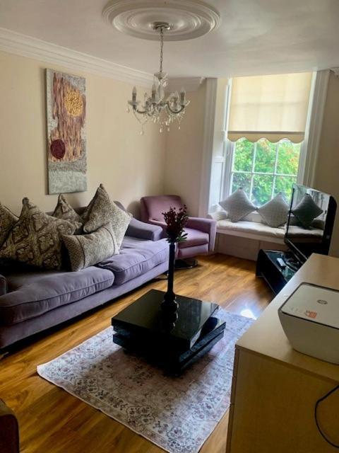 Central Spacious City Apartment Durham Bagian luar foto